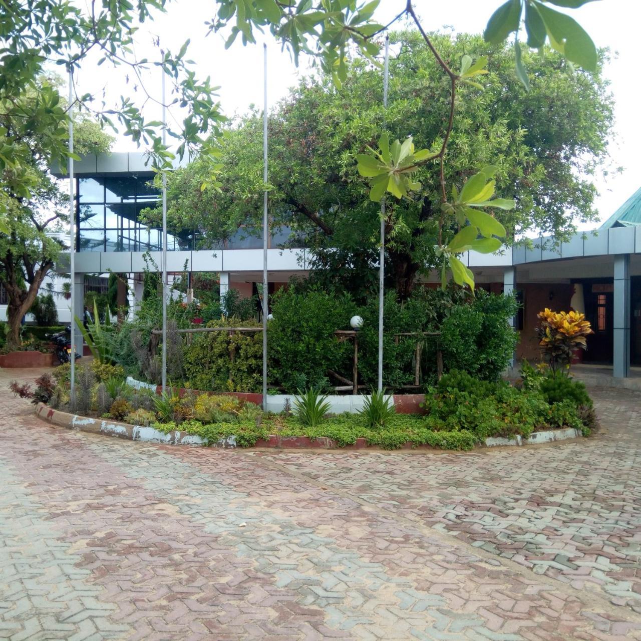 Royal Village Hotel Dodoma Kültér fotó